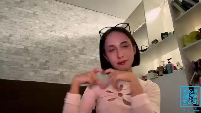 adelineglassman Chaturbate webcam recording 2026-08-29