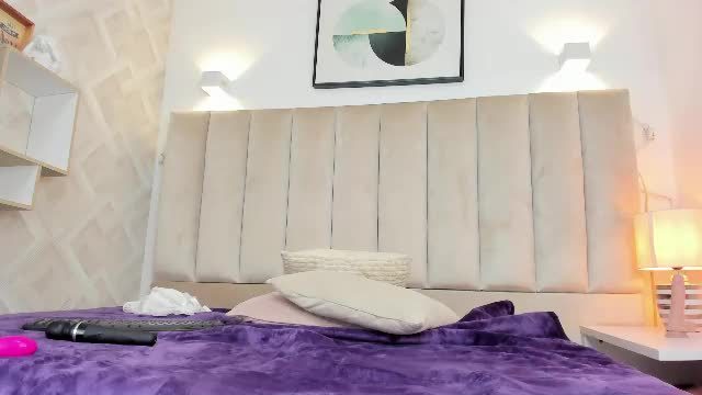 anniie_queen Chaturbate live cam show 2026-09-26 11:19