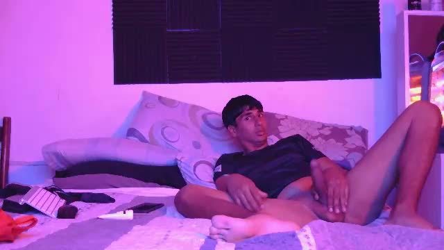 chineseeyes18 live webcam show via Chaturbate 2026-09-16 01:43