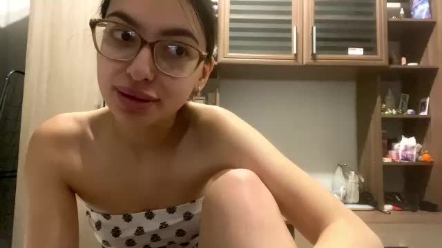 dellastraley Chaturbate live cam show 2026-10-04 20:49