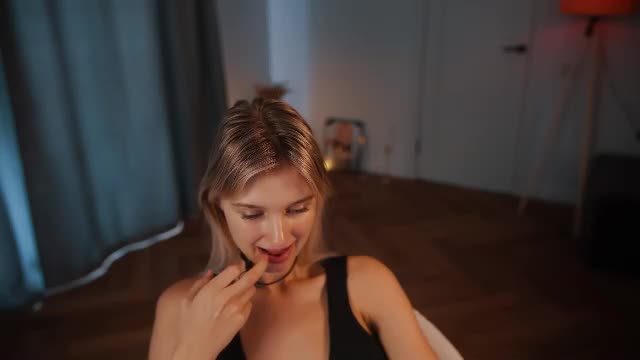 esmereal Chaturbate webcam show 2026-08-26 09:34