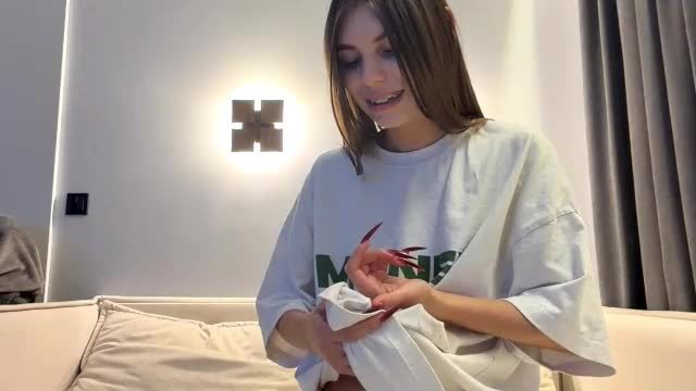 feleciacuzzo Chaturbate cam show 2026-08-13 00:00