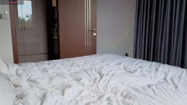 huge_vee Chaturbate webcam recording 2026-08-13 09:21