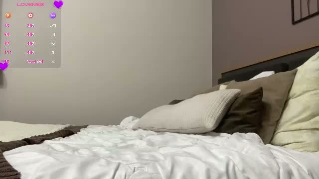 krystallcrashes Chaturbate webcam show 2026-08-22 17:14