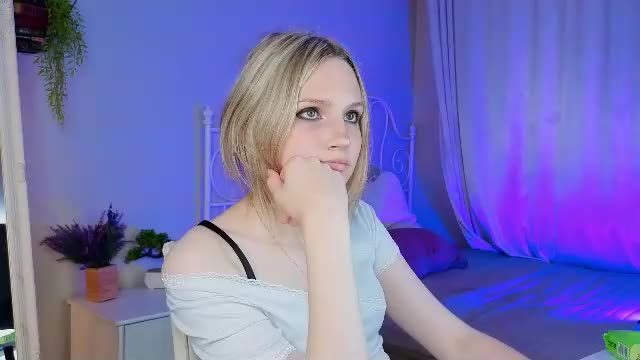 lexa_demi Chaturbate cam show 2026-08-10 10:04