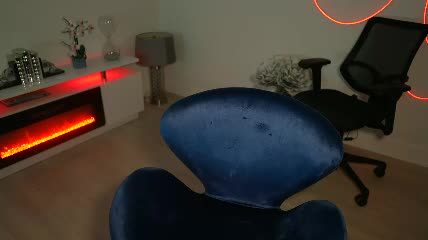 lilbeccaxo Chaturbate live cam show 2026-08-25 23:07