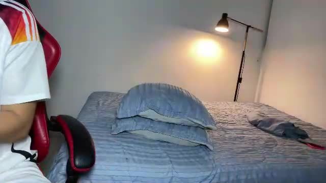 littlemegancouple Chaturbate live cam show 2026-08-04 07:45