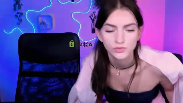 naomi_perl Chaturbate live cam show 2026-09-28 17:38