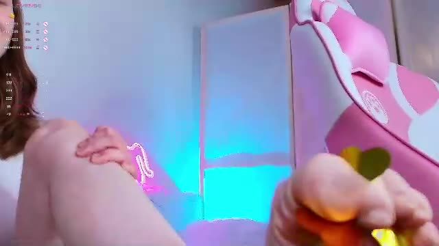 poompoompeach_ Chaturbate cam show 2026-07-17 11:28