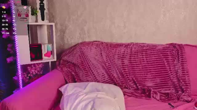 reaganprigg Chaturbate live cam show 2026-10-01 23:06