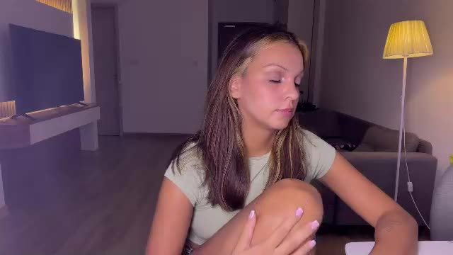 roshelle_xxx Chaturbate cam show 2026-08-27 14:30
