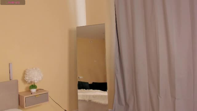 sinti_phillips Chaturbate webcam show 2026-06-28 09:06