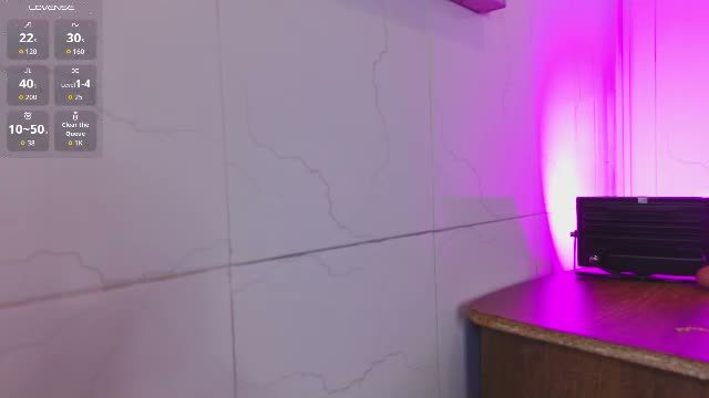 sophiee_smith webcam show (2026-09-18 15:57) — Chaturbate