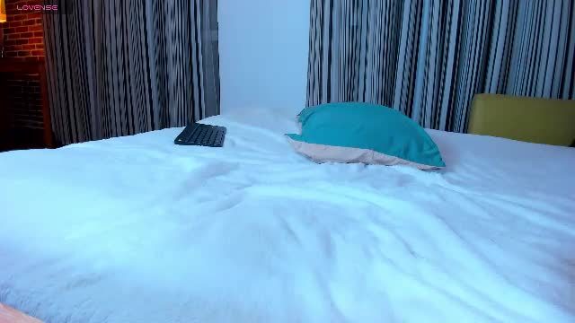 veneradi615 Chaturbate live cam show 2026-07-26 00:25